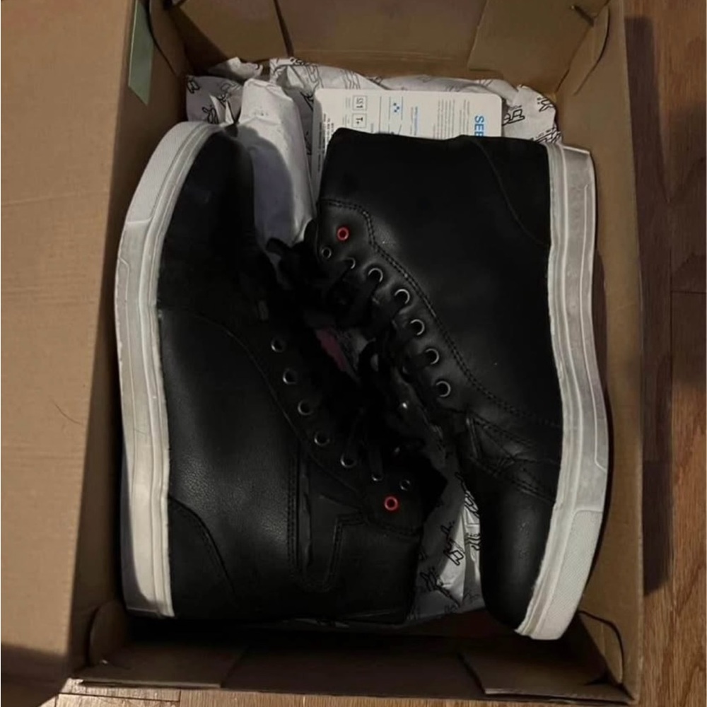 Motorcycle riding boots